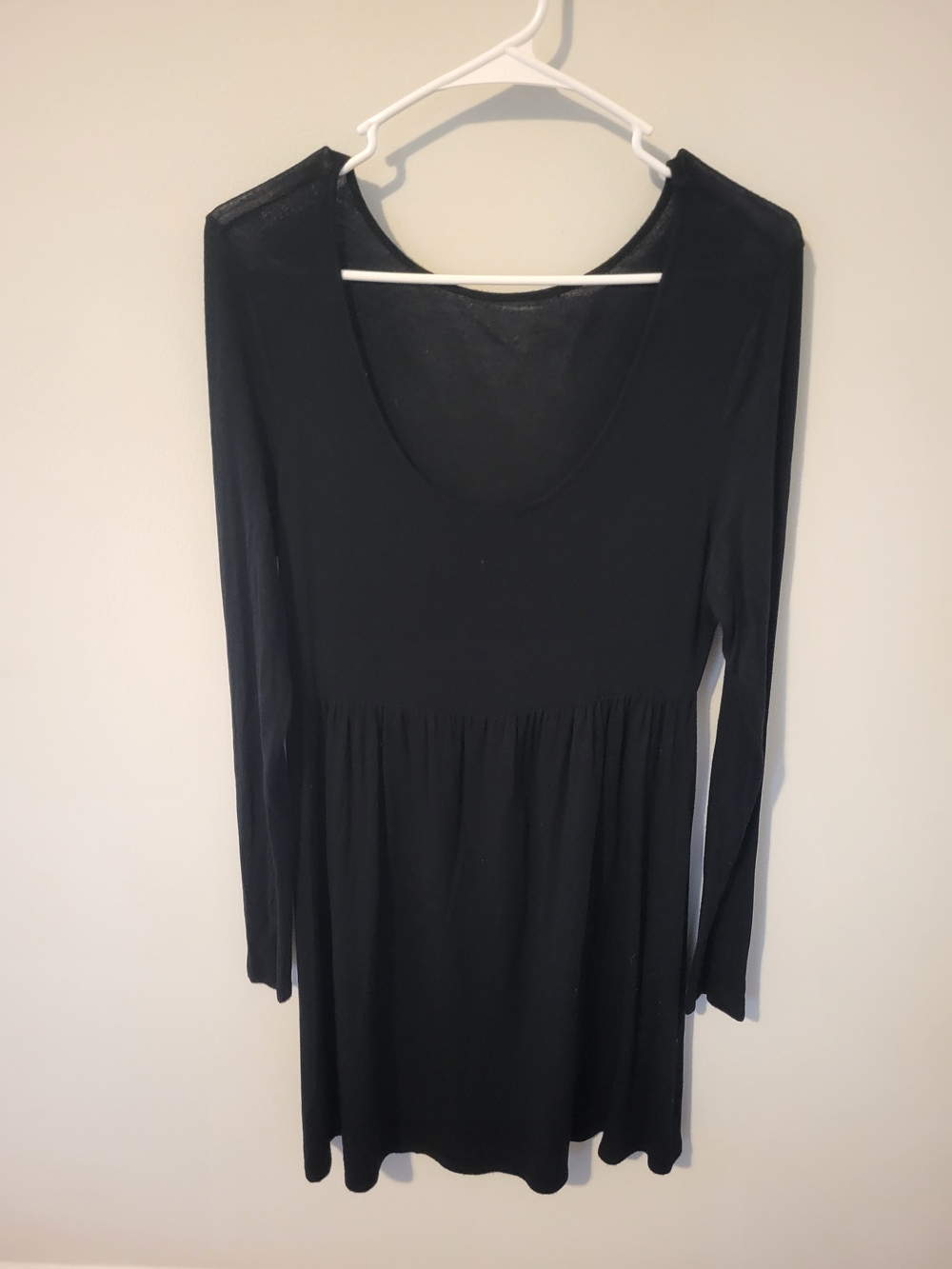 Forever 21 Black Long-Sleeve Scoop Neck Dress